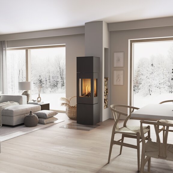 Gas-Kaminofen NEXO 160 in Schwarz mit Stahltür und Seitenfenster mitten im Wohnraum zwischen Esszimmer und Wohnzimmer