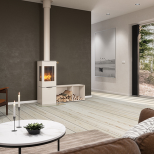 Holz-Kaminofen NEXO 120 in der Farbe Sand mit Stahltür und Seitenfenster sowie Seitenbänke vor brauner Wand