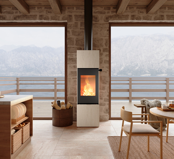 Holz Kaminofen NEXO 160 Porto in der Farbe Schwarz im Wohnraum mit Steinwand und Fenstern 