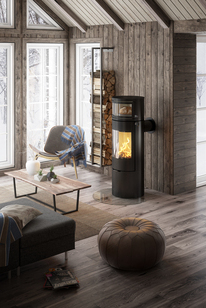 Holz-Kaminofen VIVA L Back in Schwarz mit integriertem Backfach, in welchem mit Feuerwärme frisches Brot gebackt wird